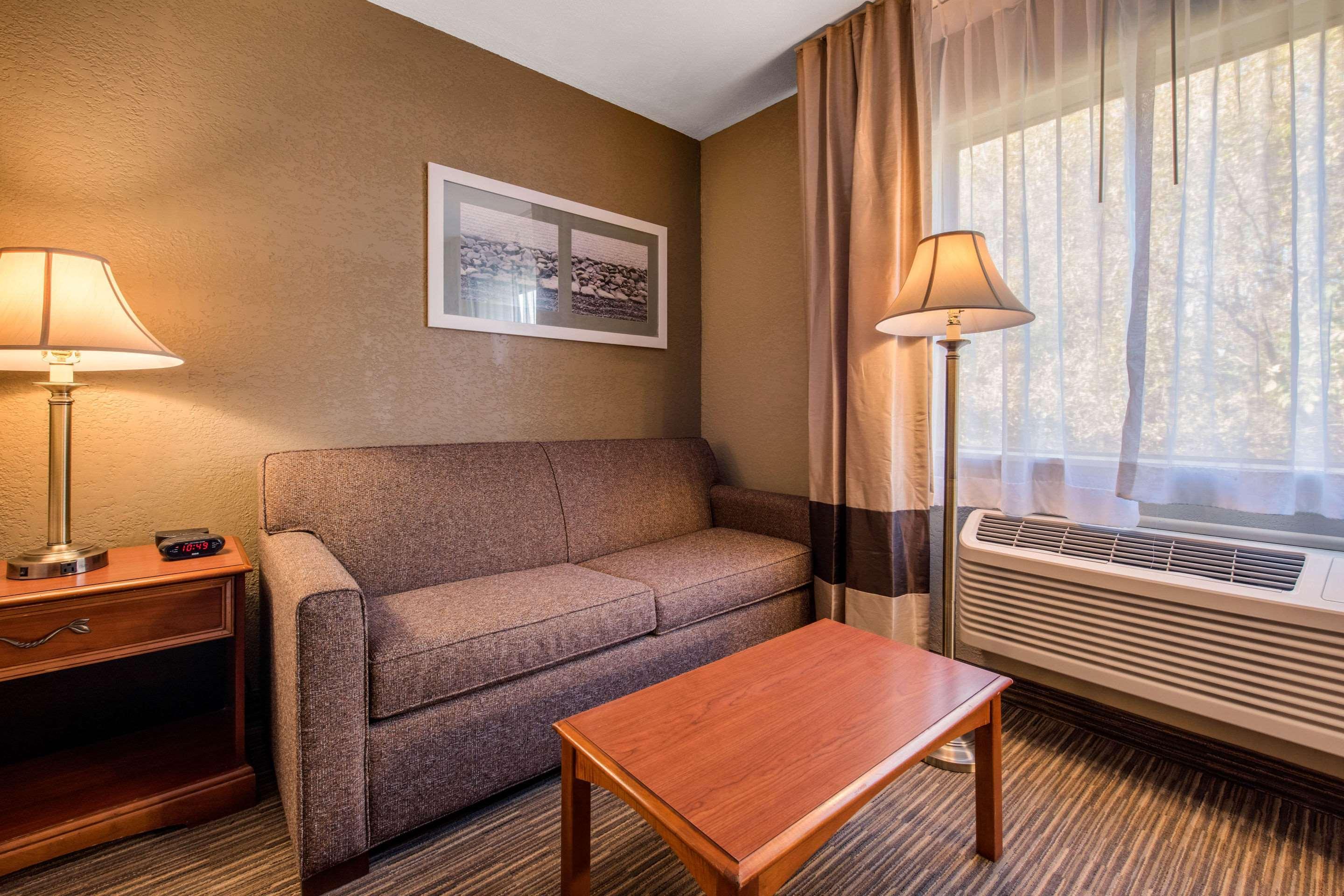 Quality Inn & Suites Нью-Касл Экстерьер фото