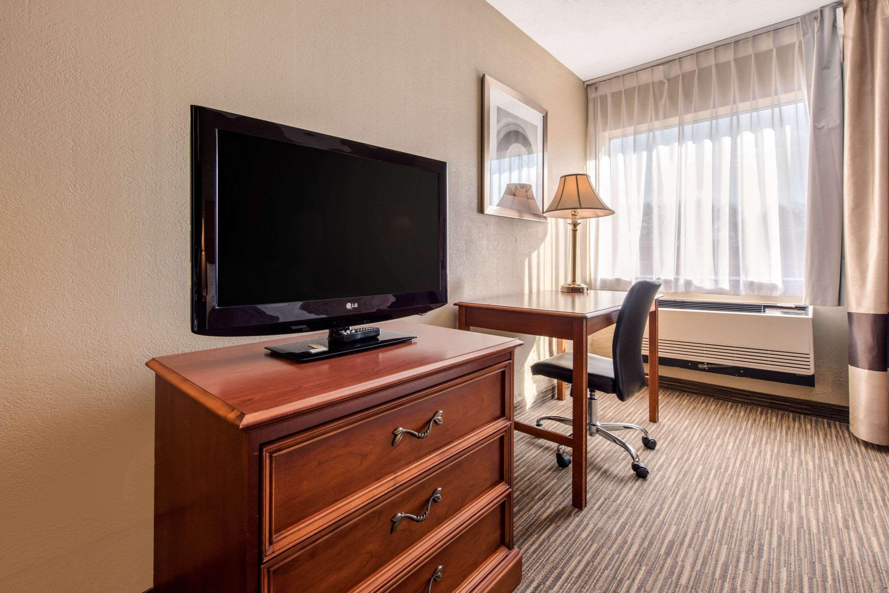 Quality Inn & Suites Нью-Касл Экстерьер фото