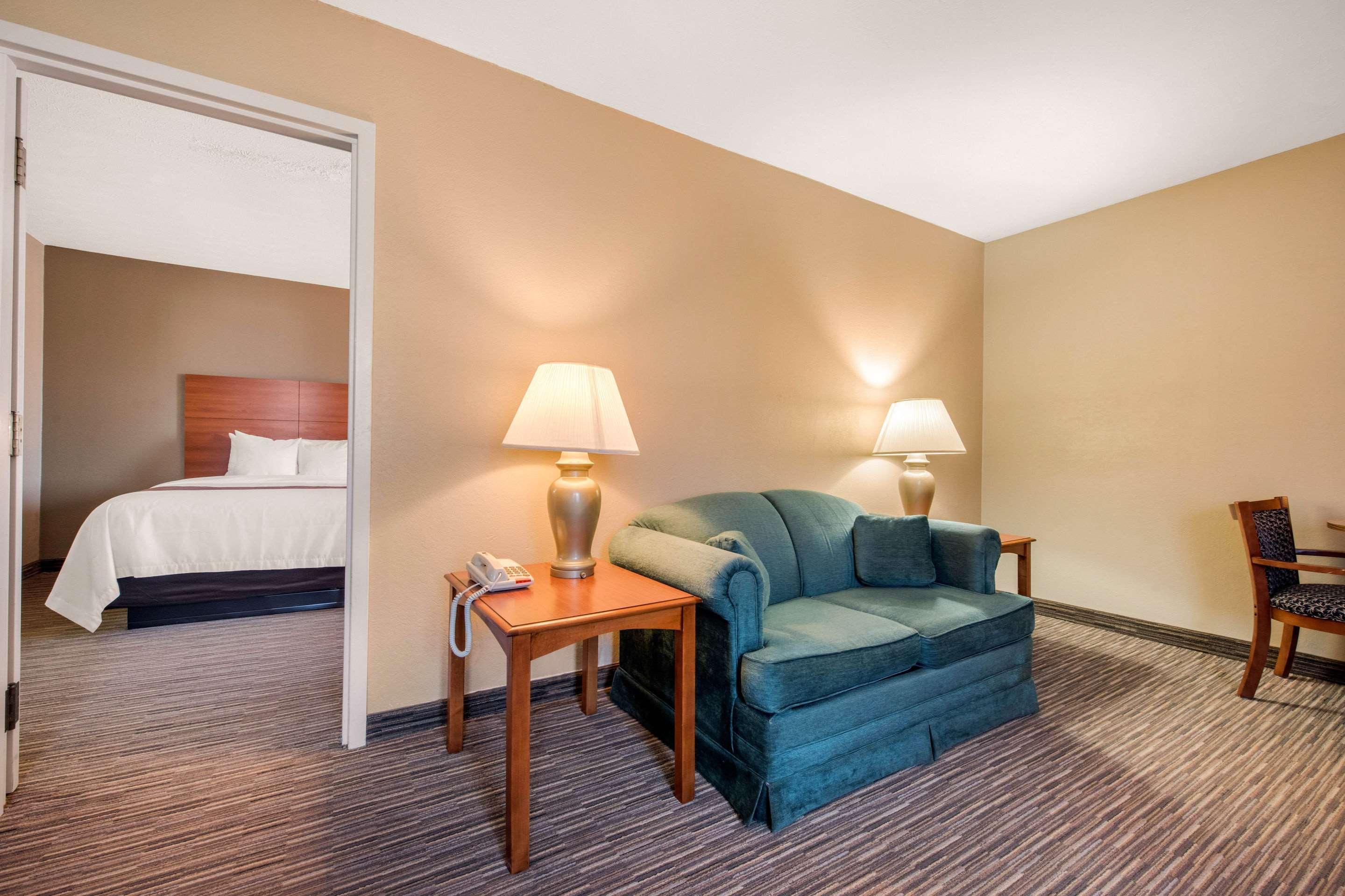 Quality Inn & Suites Нью-Касл Экстерьер фото